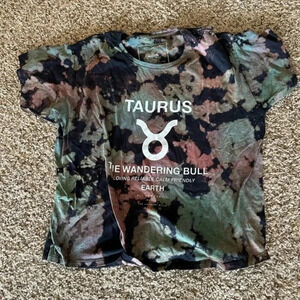 The Laundry Room Taurus‎ tee size Large